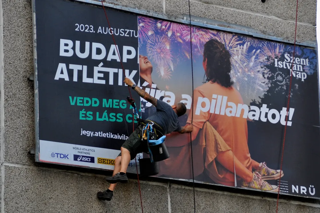 Összegyűjtöttük, hogy mire ment el 225 milliárd forintnyi kommunikációs közpénz