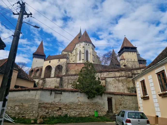 Berethalomból indítottuk 50 km-en át tartó túránkat, amely során elképesztő látvány tárult elénk és több e-bike-os tévhitet is megcáfolhattunk – Fotó: Tőkés Hunor / Transtelex