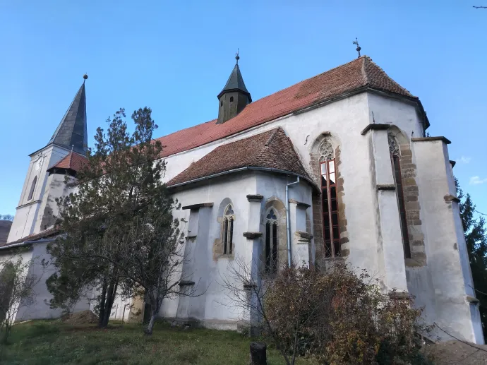  Riomfalvát látni kell, különösen most, amikor még a föld alatt szunnyadó világra is ráláthatunk a templom körül nyitva hagyott ásatások által – Fotó: Tőkés Hunor / Transtelex