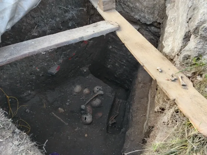  Riomfalvát látni kell, különösen most, amikor még a föld alatt szunnyadó világra is ráláthatunk a templom körül nyitva hagyott ásatások által – Fotó: Tőkés Hunor / Transtelex