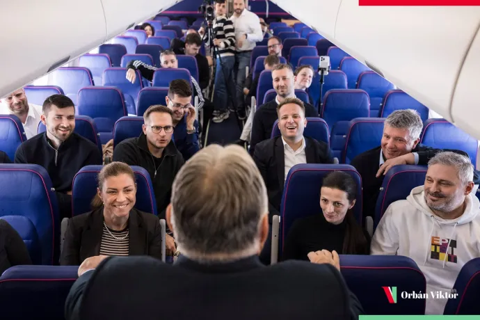 Az 5+1 LEGDURVÁBB🫨 kérdés, amit Orbánnak szegeztek🎤 az amerikai repülőúton✈️