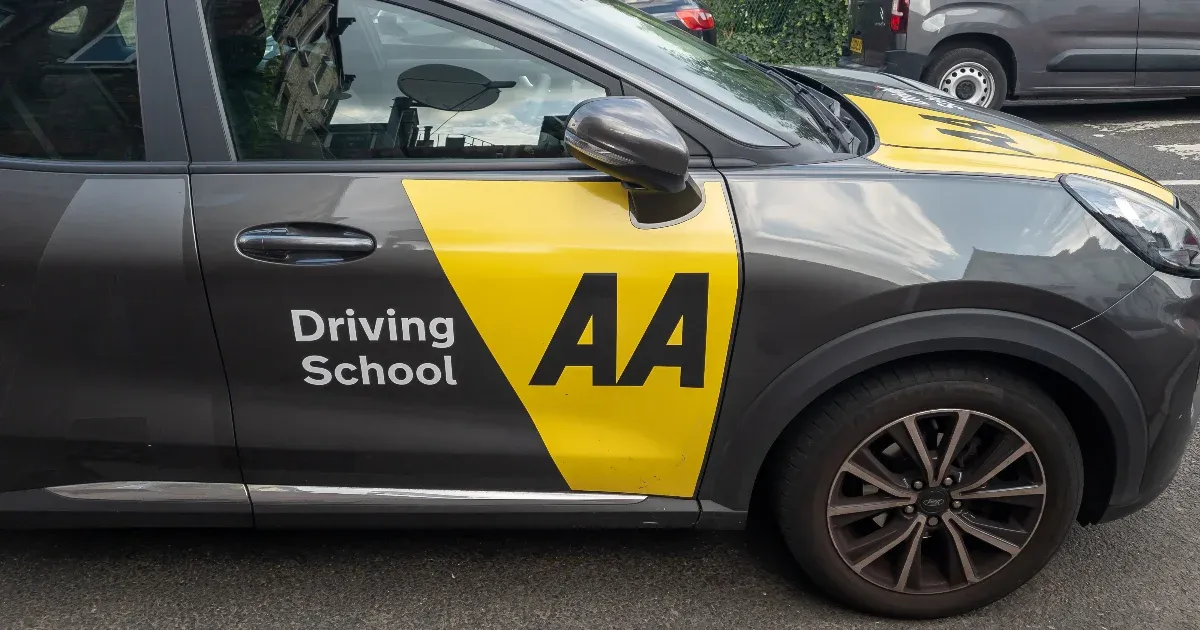 128-szor bukott meg az elméleti teszten egy tanulóvezető Nagy-Britanniában