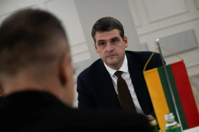 Koalíciós feszültséget okozott Litvániában Szijjártó találkozója egy antiszemita pártelnökkel