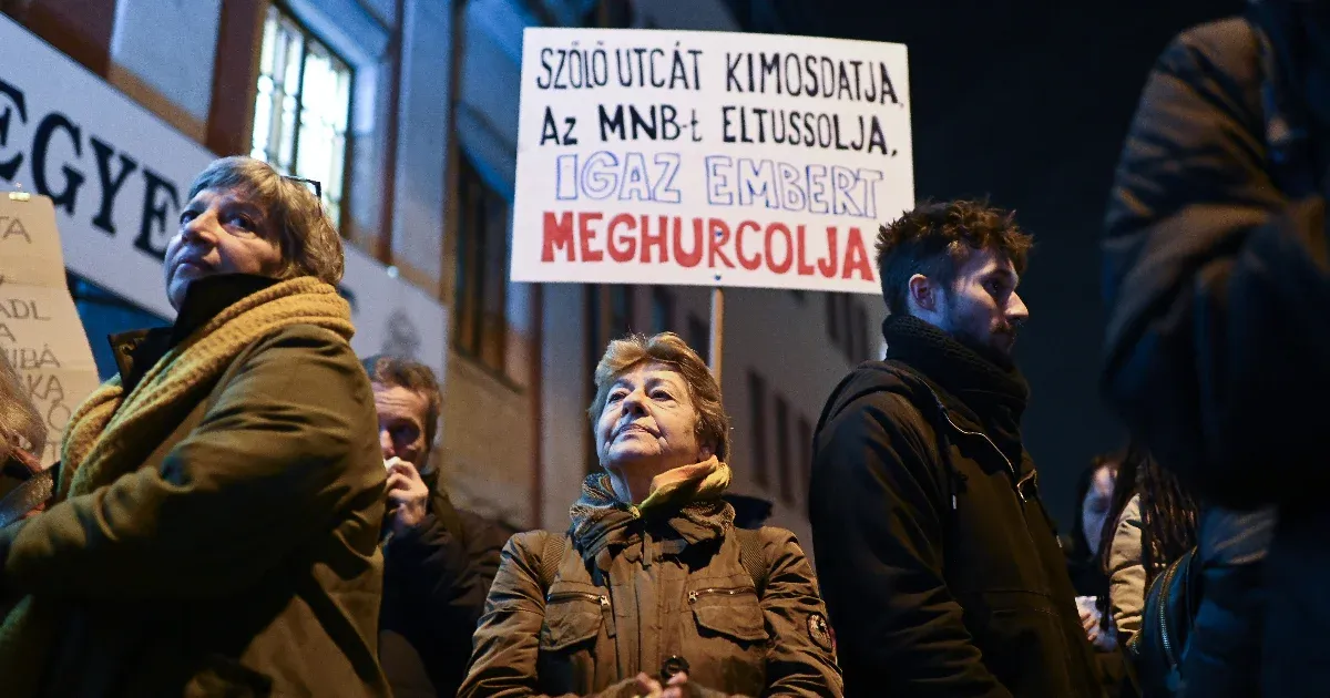 Kiállunk azért is, hogy a feje tetejére állított államot visszaállítsuk a talpára – Karácsony is fel…