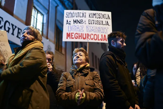 Kiállunk azért is, hogy a feje tetejére állított államot visszaállítsuk a talpára – Karácsony is felszólalt az Iványiért szervezett tüntetésen