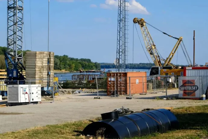A mohácsi kikötővel évek óta csúszó céghez kötődik a gázos áfacsalási ügy egyik érintettje