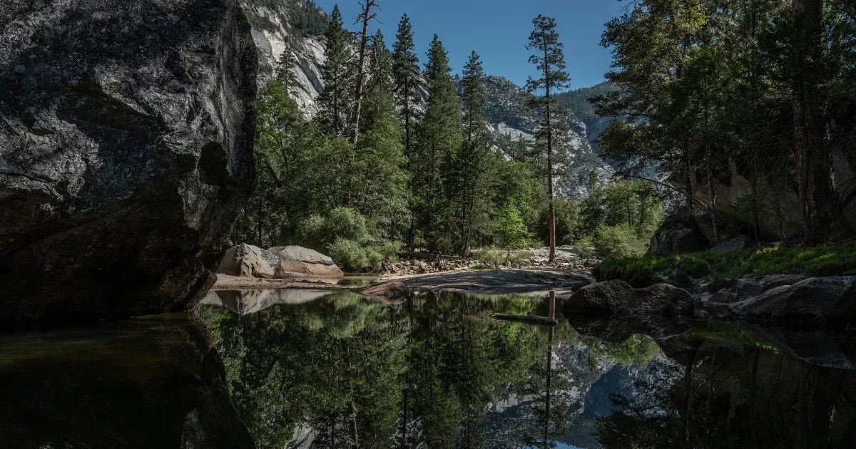 Túrázás amerikai módra a Yosemite Nemzeti Parkban szájba robbanó visszapillantó tükörrel