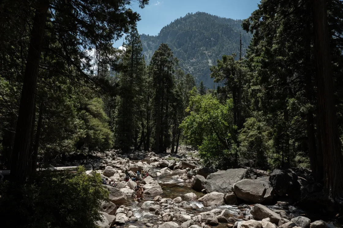 Túrázás amerikai módra a Yosemite Nemzeti Parkban szájba robbanó visszapillantó tükörrel