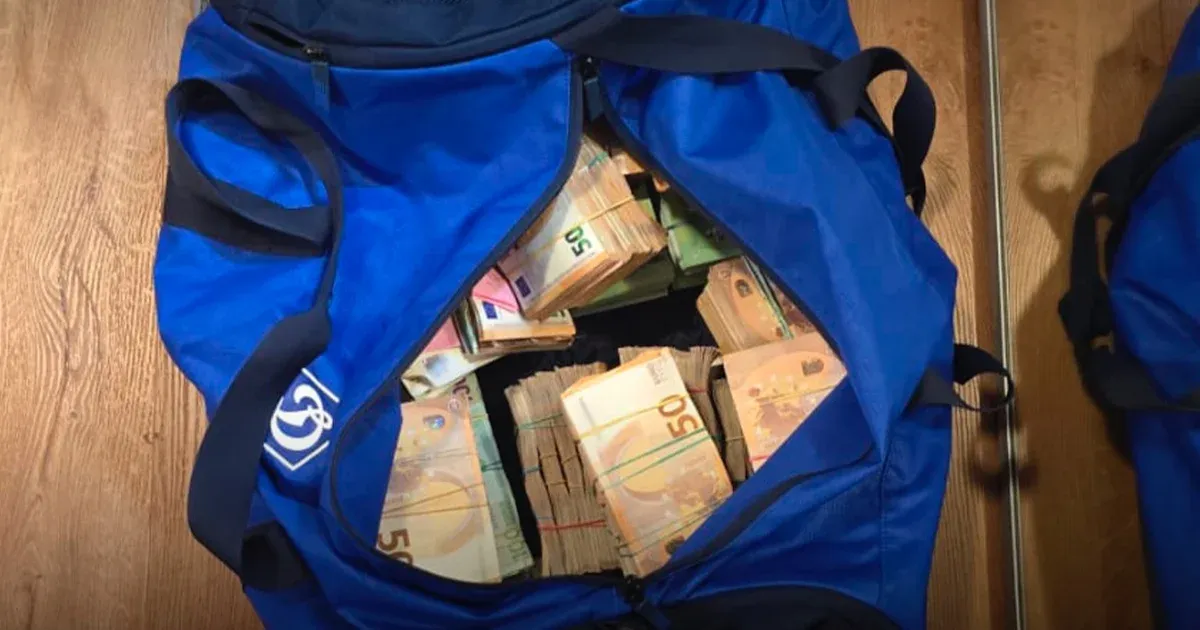 Lenullázunk titeket, és kész. Az összes munkatársatokat viszik a hadseregbe