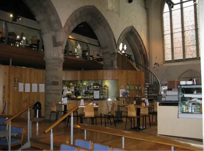 A templomtérben kialakított kávézó – Fotó: Google Maps