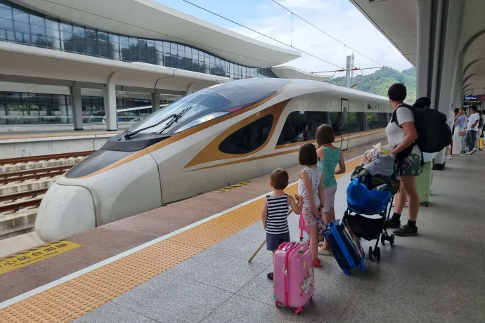 Nagysebességű túra Kínában három gyerekkel