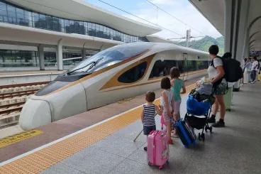 Nagysebességű túra Kínában három gyerekkel