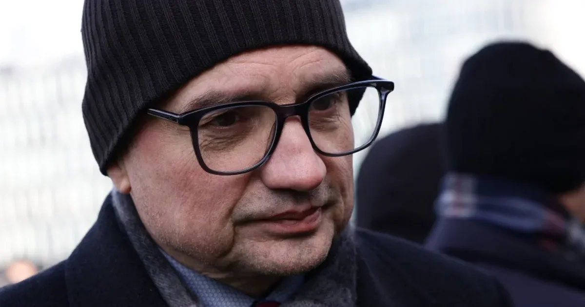 Budapestről vagy Brüsszelből akar vallomást tenni a komoly visszaélésekkel gyanúsított volt lengyel miniszter