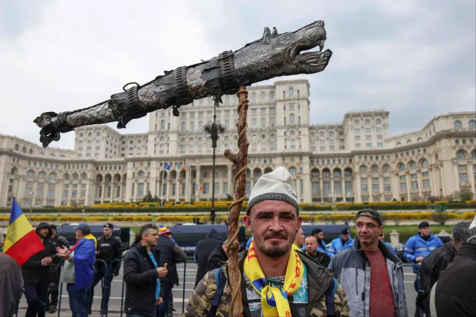 Covid-tagadás, nanocsipes üdítők és uniós összeesküvések: az álhírekből lett szuverenista mozgalom Romániában