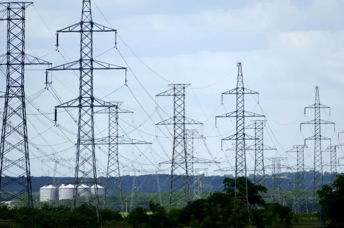 Befagyasztotta a kormány a rendszerhasználati díjakat 2026-ra