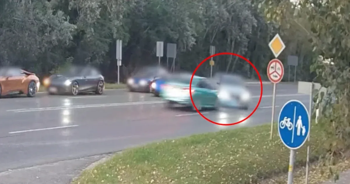 Majdnem 150-nel ment, majd belerongyolt a szembejövő autóba, vádat emeltek ellene