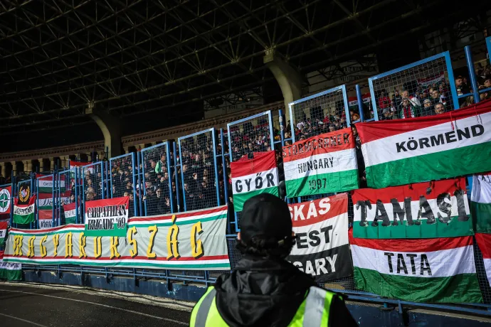 Kilencszáz magyar szurkol a helyszínen – Fotó: Huszti István / Telex