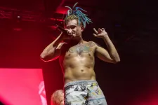 Tíz évre kitiltották Litvániából a háborúellenes orosz rappert