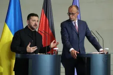 A német kancellár azt mondta Zelenszkijnek, hogy a fiatal ukrán férfiak maradjanak Ukrajnában és szolgálják a hazájukat