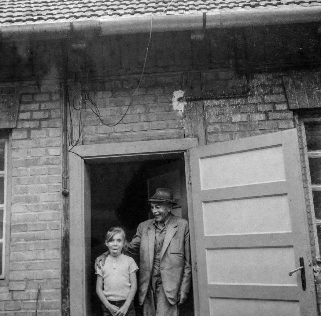 Palocsay Kisó Kata és nagyapja, a neves kolozsvári kertész, Palocsay Rudolf – Fotó: Palocsay Zsigmond / Azopan Fotóarchívum