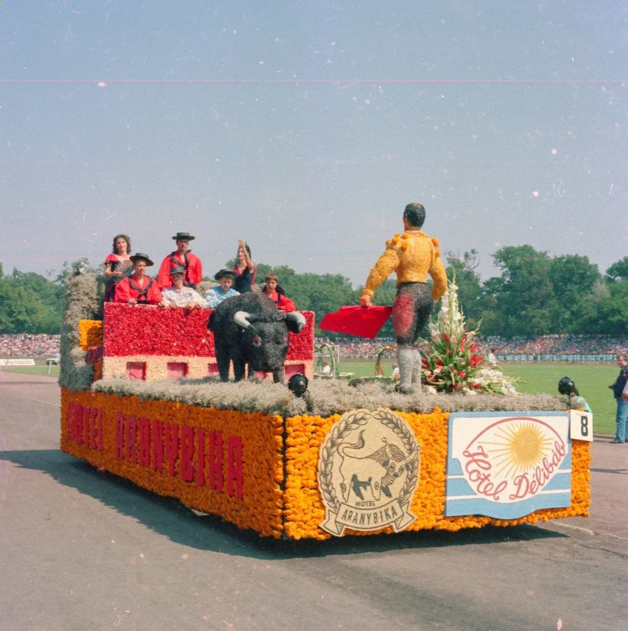 Az Aranybika kocsija 1988-ban – Fotó: Debreceni Virágkarnevál