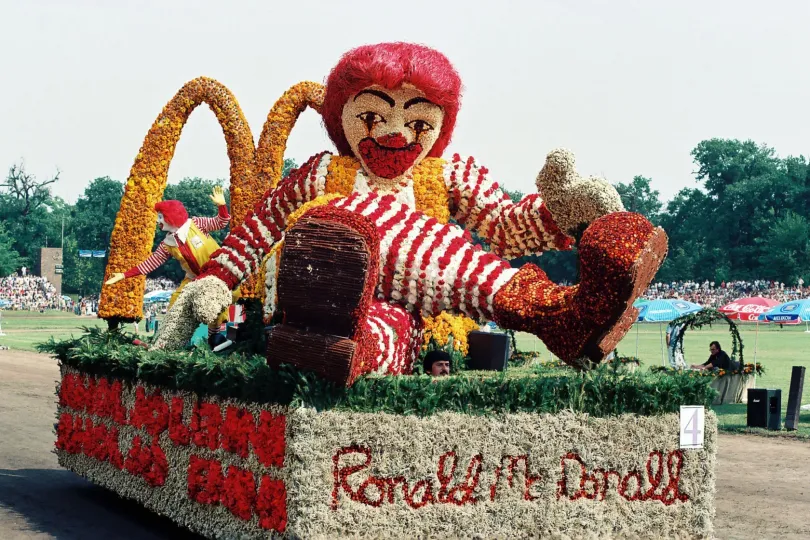 Kocsik 1985-ben, 1988-ban és 1995-ben – Fotó: Debreceni Virágkarnevál