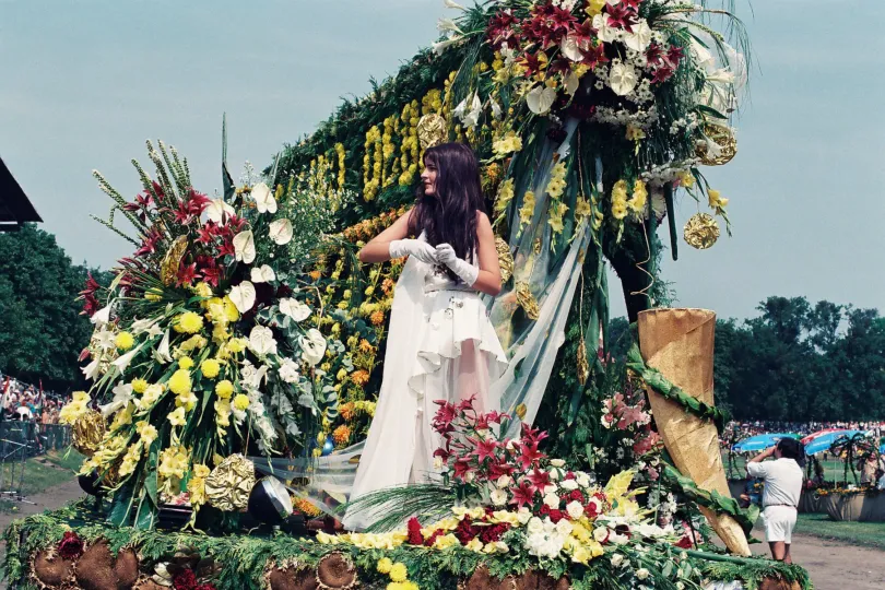 Kocsik 1985-ben, 1988-ban és 1995-ben – Fotó: Debreceni Virágkarnevál