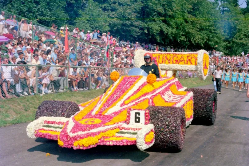 Kocsik 1985-ben, 1988-ban és 1995-ben – Fotó: Debreceni Virágkarnevál