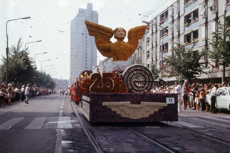 Virágkarnevál a hetvenes években – Fotó: Hajdu Richárd / Fortepan