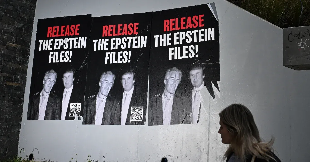 „Tudom, mennyire sáros” – Epstein nyilvánosságra került emailjei kísértik Trumpot