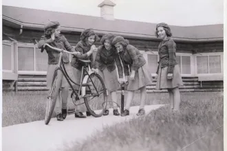 Természeti csodának tartották az első ismert ötös ikreket, ezért bazári majomként mutogatták őket