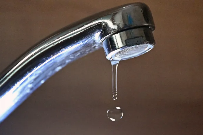 A nagykőrösiek szerint ihatatlan a víz, a szolgáltató szerint alkalmas emberi fogyasztásra