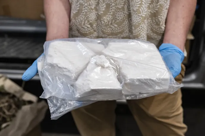 Lefoglalt kokain a Delta Program első három hónapjának eredményeiről tartott sajtótájékoztatón, a BRFK objektumában, 2025. június 1-jén – Fotó: Szigetváry Zsolt / MTI