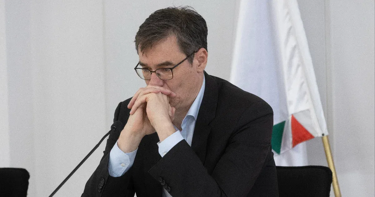 a kormányra várnak a szakszervezetek és Karácsony is, aki már a Karmelitában is sátrazna