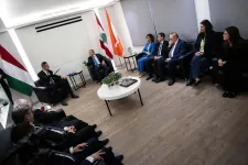 Csúcstechnológiás oktatási eszközöket vesz a magyar kormány 3000 diáknak. Libanonban