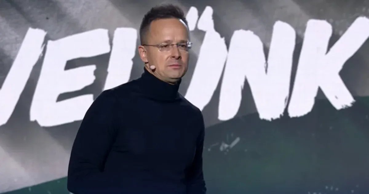 Szijjártó az egész bolygót elpuszító atomháborúról és Tamarákról beszélt a háborúellenes gyűlésen