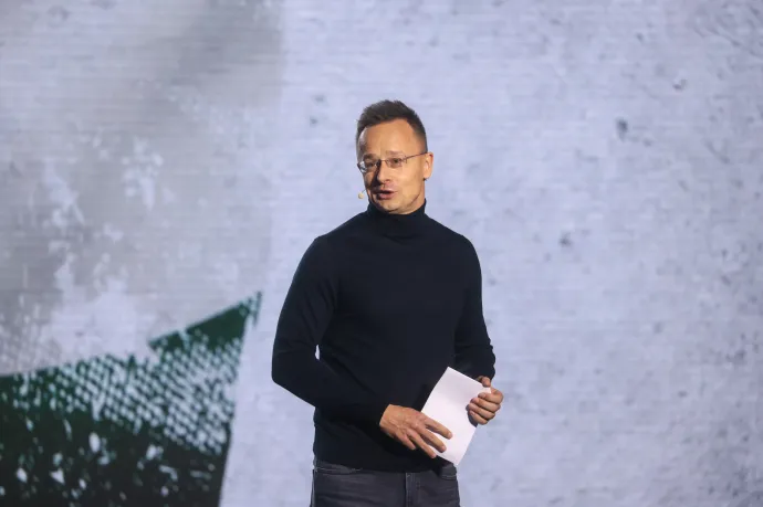 Szijjártó az egész bolygót elpusztító atomháborúról és Tamarákról beszélt a háborúellenes gyűlésen