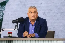 Nem mindegy? – mondta Orbán, amikor megkérdezték a DPK-gyűlésen, hogy a mentességről szóló megállapodásban milyen időtartam lesz