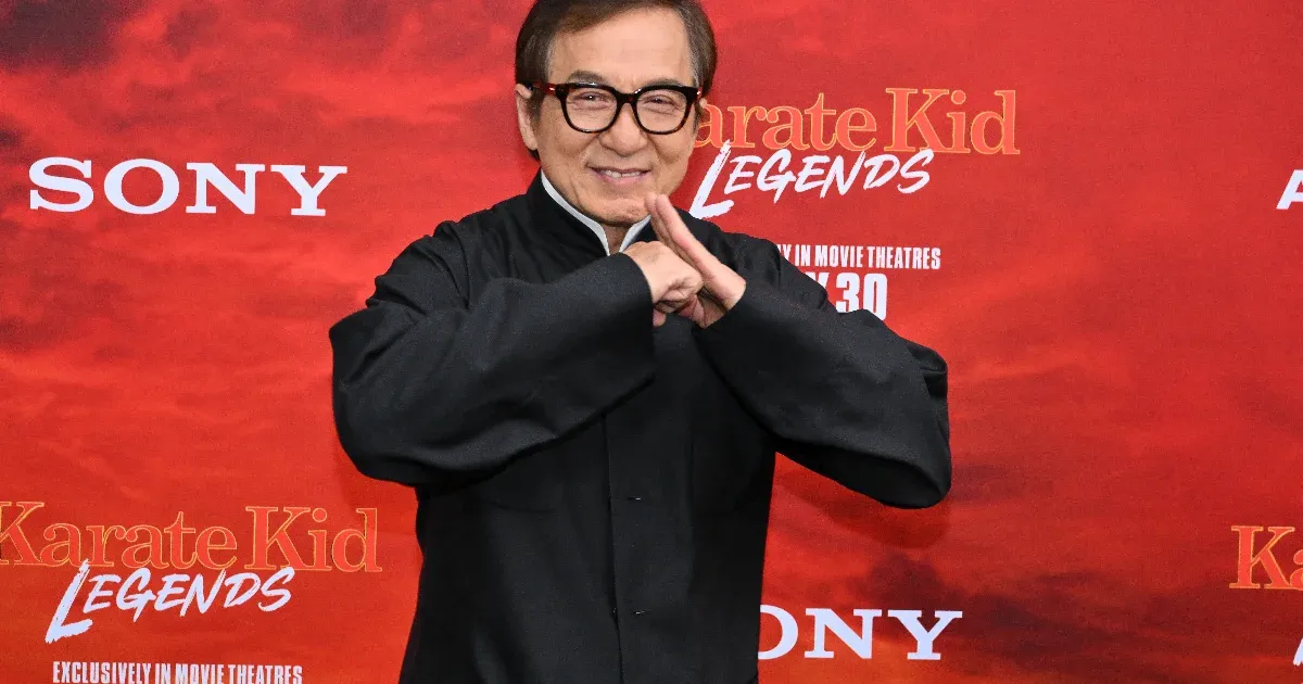 Jackie Chan: Az akciófilmek sztárja, aki legyőzte a nehézségeket