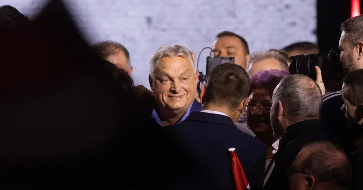 Elkezdték puhítani Orbán Viktor karakterét, hogy ne lehessen ellene mozgosítani