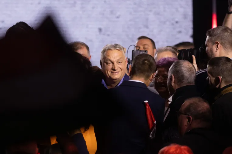 Elkezdték puhítani Orbán Viktor karakterét, hogy ne lehessen ellene mozgósítani