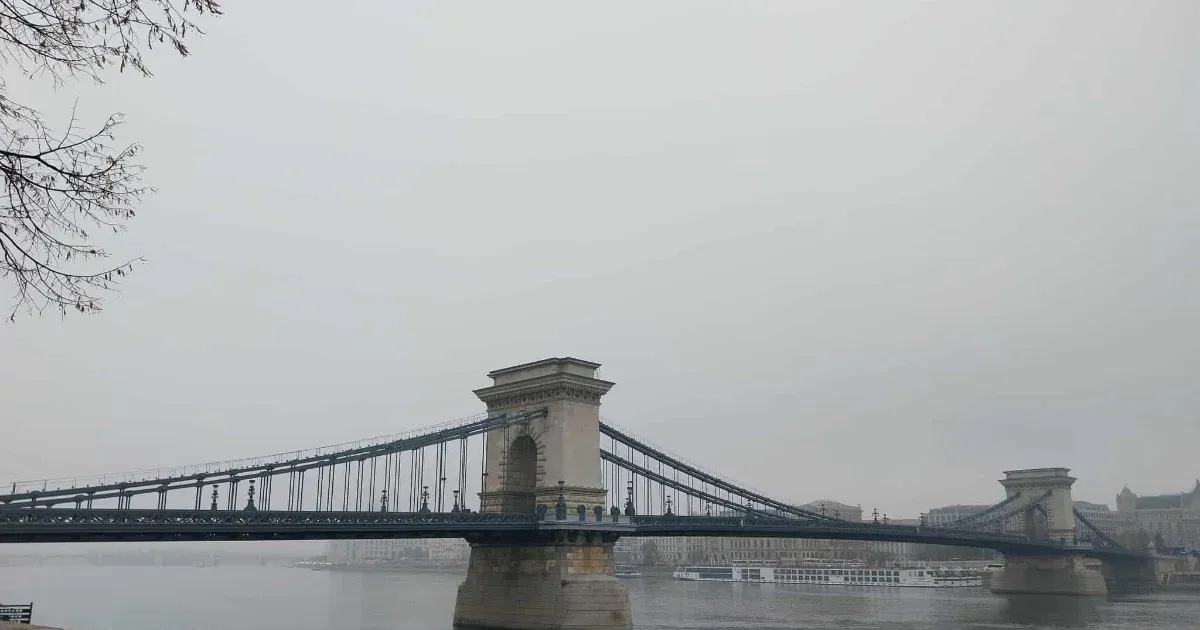 Viharos széllel és esővel jön a hidegfront hétfőn