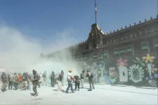 Tüntetéshullám söpört végig Mexikón, miután meggyilkoltak egy szervezett bűnözés ellen fellépő polgármestert