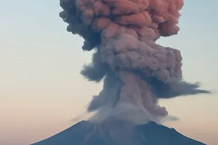 Négyezer méteres hamufelhőt lövell ki magából, kitört a Szakuradzsima vulkán Japánban