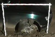 Két autót is elrabolt egy gázriasztó fegyverrel fenyegetőző férfi