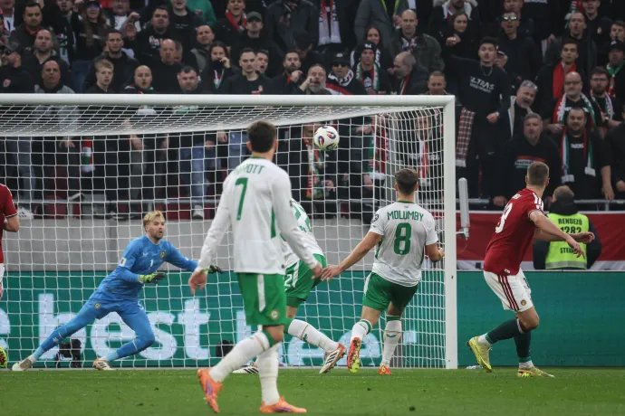 Varga lábát már elhagyta a labda, hatalmas gólt lőtt – Fotó: Huszti Istvan / Telex