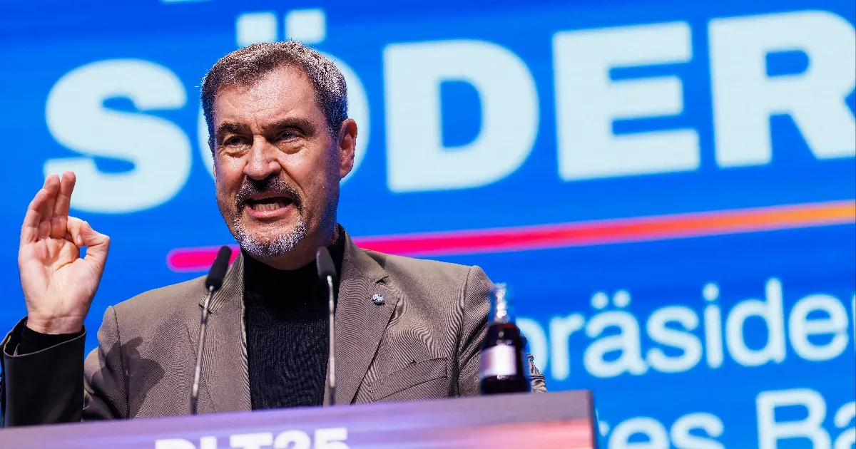 „Kreml-szolgák”, „Putyin udvari bolondjai” – éles kritikával illette a bajor miniszterelnök az AfD-t