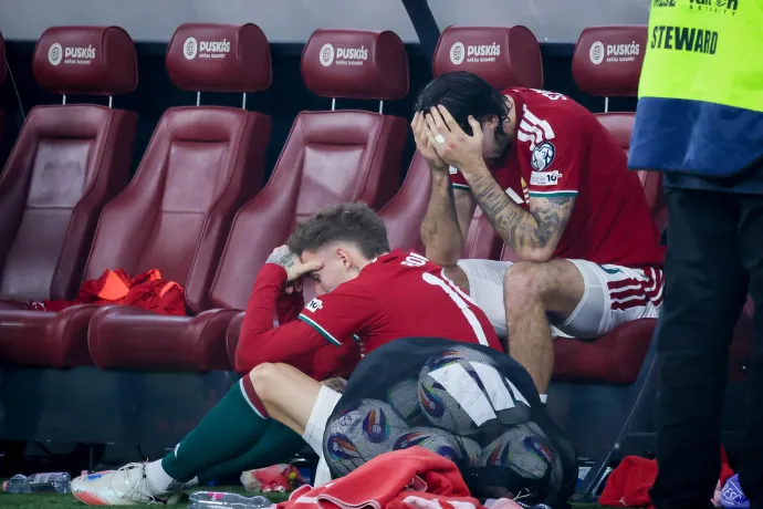 Bolla Bendegúz és Szoboszlai Dominik az írek ellen az utolsó másodpercben elveszett vb-selejtező után – Fotó: Huszti István / Telex