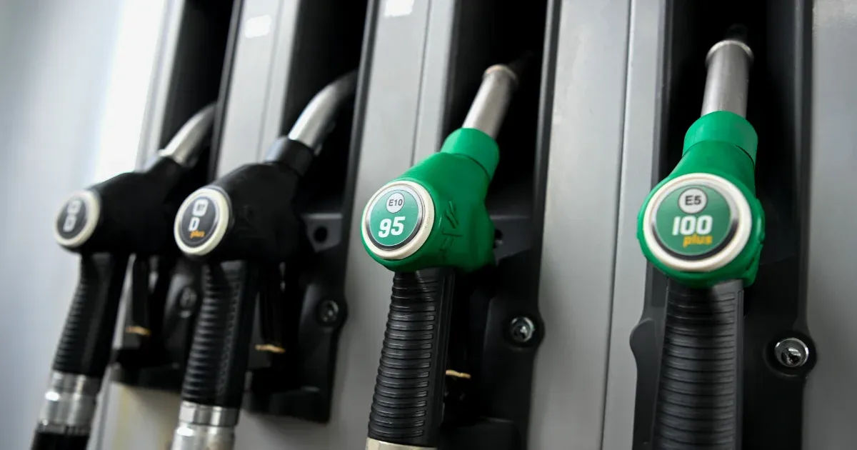 Kiszámoltuk, mennyit jelent egy tankolásnál, hogy elhalasztják a benzin és a dízel jövedékiadó-emelését