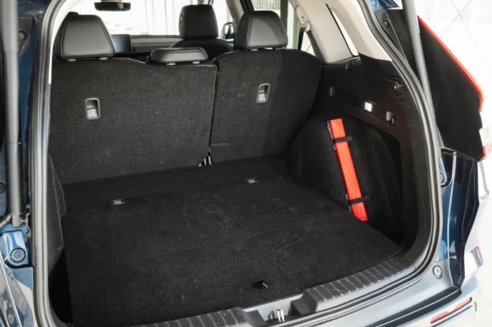 Jó minőségű a Honda beltere, alaphelyzetben 587, ledöntött ülésekkel 1642 literes a csomagtartója, kényelmesek az ülései, a hátsók háttámlája 16 fokozatban állítható – Fotó: Rossen Gargolov / autóMAGAZIN